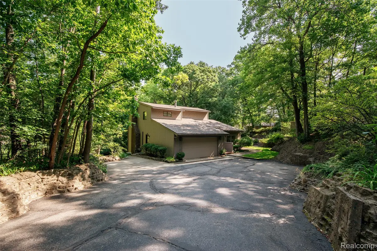 8878 Minne Wanna Road, Independence, MI 48348 - #1