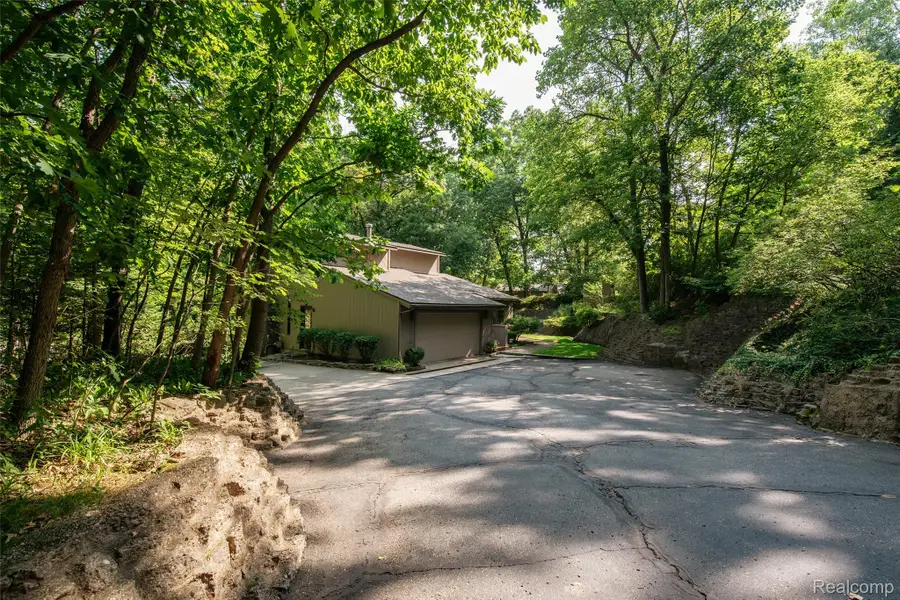 8878 Minne Wanna Road, Independence, MI 48348 - #2