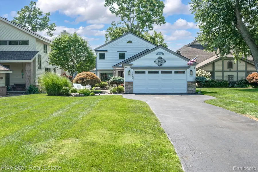 8931 Edgewood Park Drive, Commerce Township, MI 48382 - #2