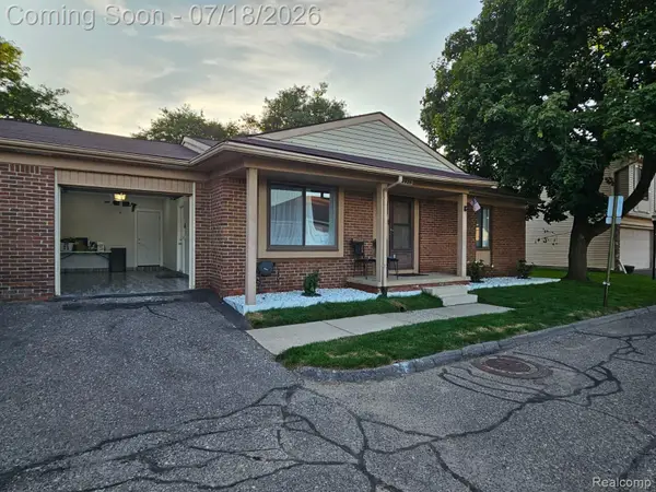 2926 Roundtree Drive, Troy, MI 48083