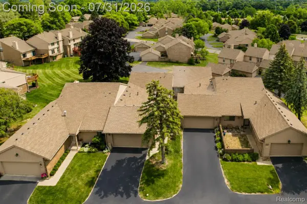35457 Heritage Court, Farmington, MI 48335