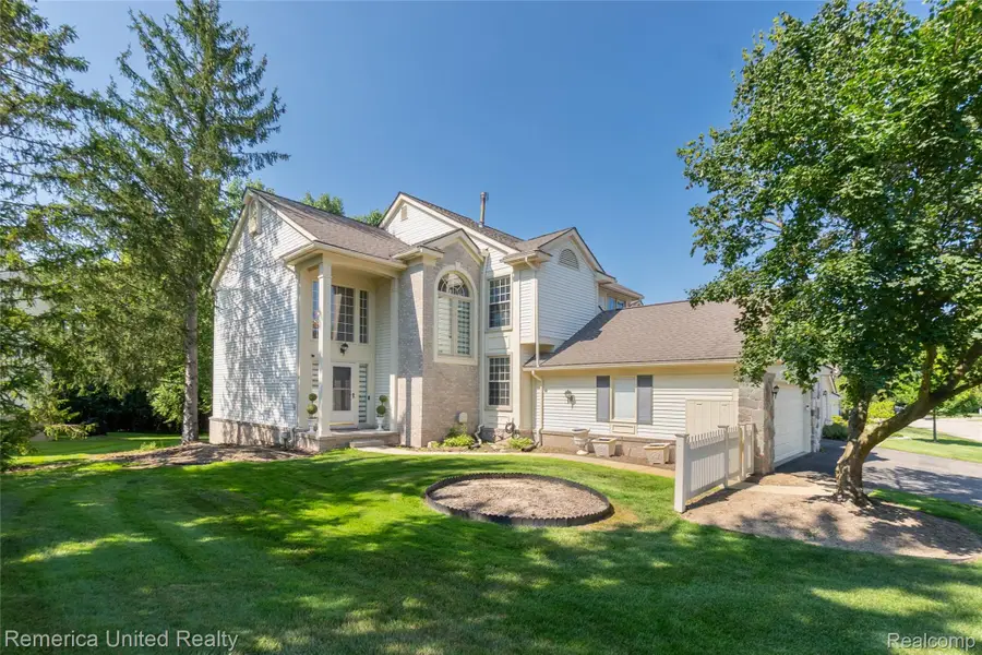 7112 Winding Brook Court #30, West Bloomfield, MI 48322 - #2