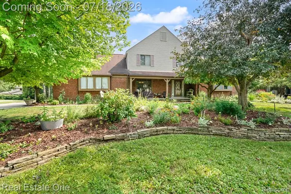 2355 Hillendale Drive, RochesterHills, MI 48309