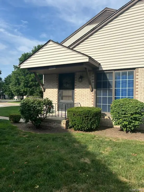 35138 N Bay Circle, LakeTwp, MI 48045