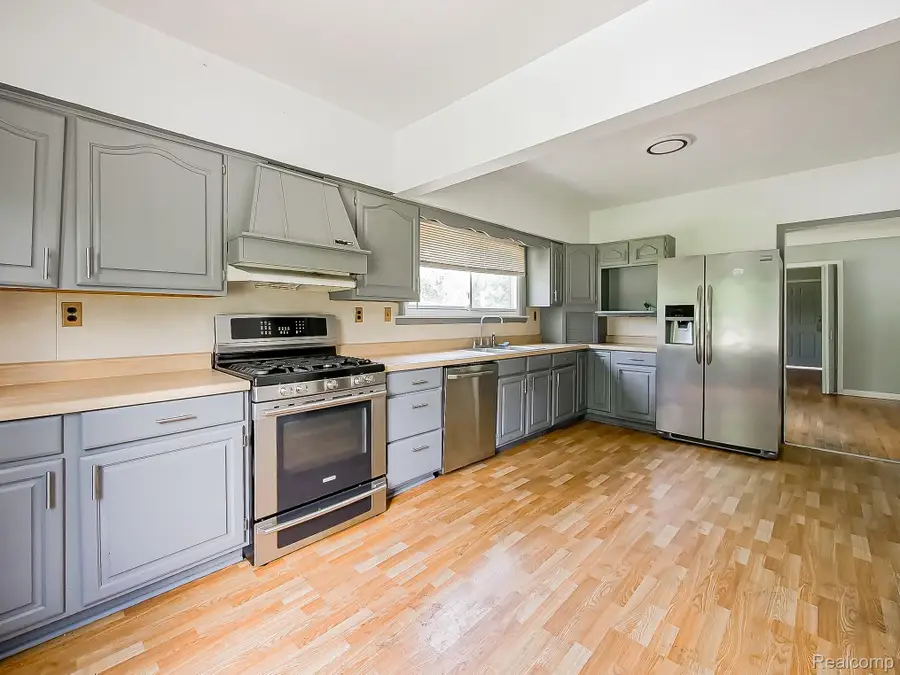 24850 W 9 Mile Road, Southfield, MI 48033 - #2