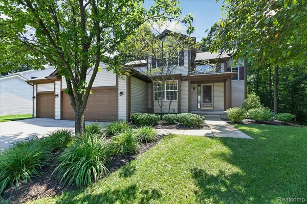 2445 Lorraina Lane, Hartland, MI 48353