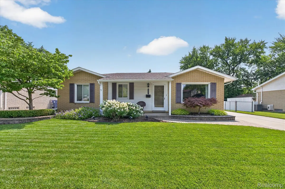 7026 London Court, Canton, MI 48187 - #1