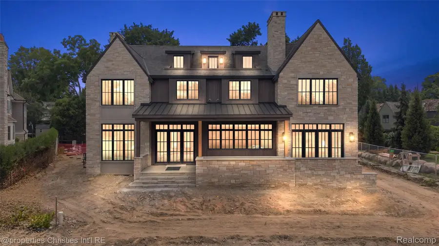 592 Lakeside Dr, Birmingham, MI 48009 - #3