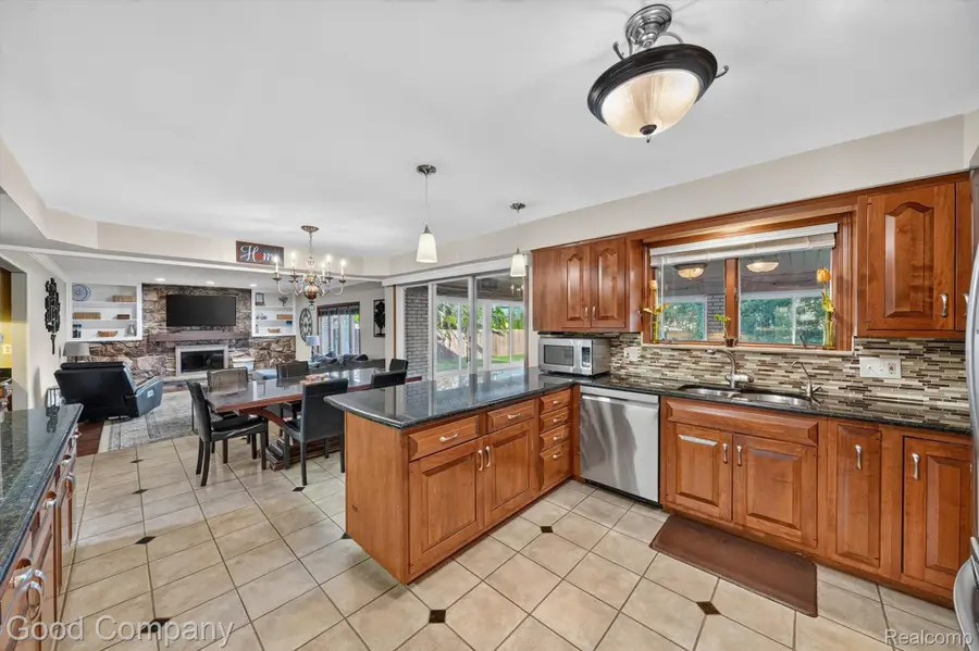 38921 Santa Barbara Street, Clinton Township, MI 48036 - #3