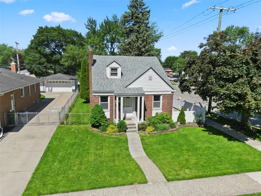 7604 Robinson Avenue, Allen Park, MI 48101 - #2
