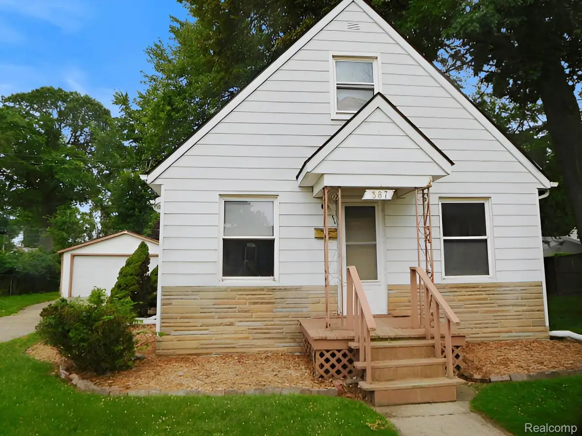 387 W Maxlow Avenue, Hazel Park, MI 48030 - #1