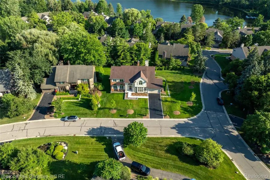 4802 Panorama Circle, West Bloomfield, MI 48323 - #2