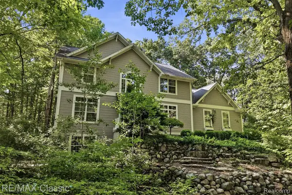 6303 Ridge Hollow Lane, Davisburg, MI 48350