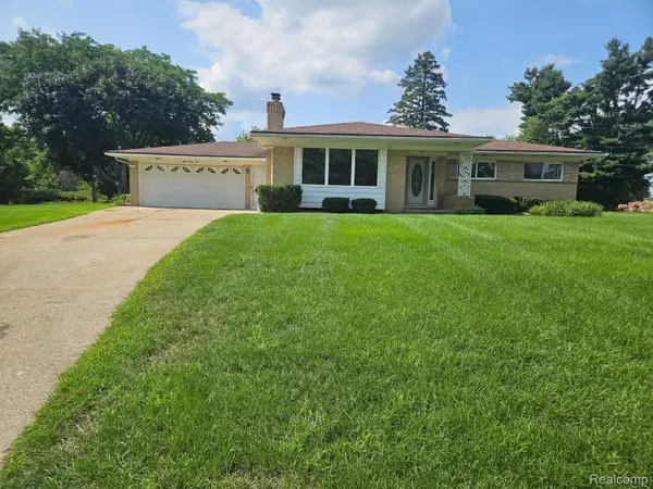 831 Sunnybeach Boulevard, WhiteLake, MI 48386
