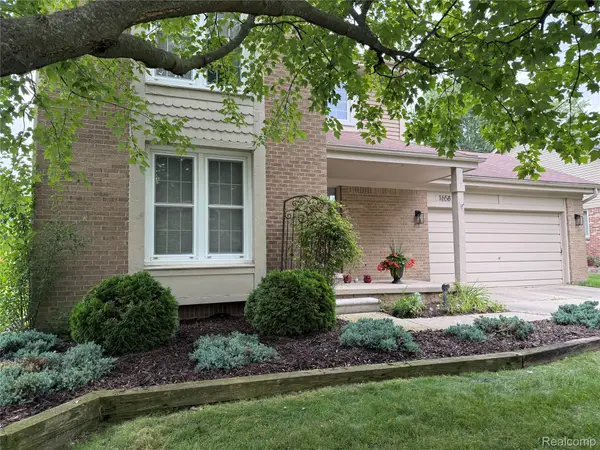 1658 Hillside Lane, RochesterHills, MI 48307