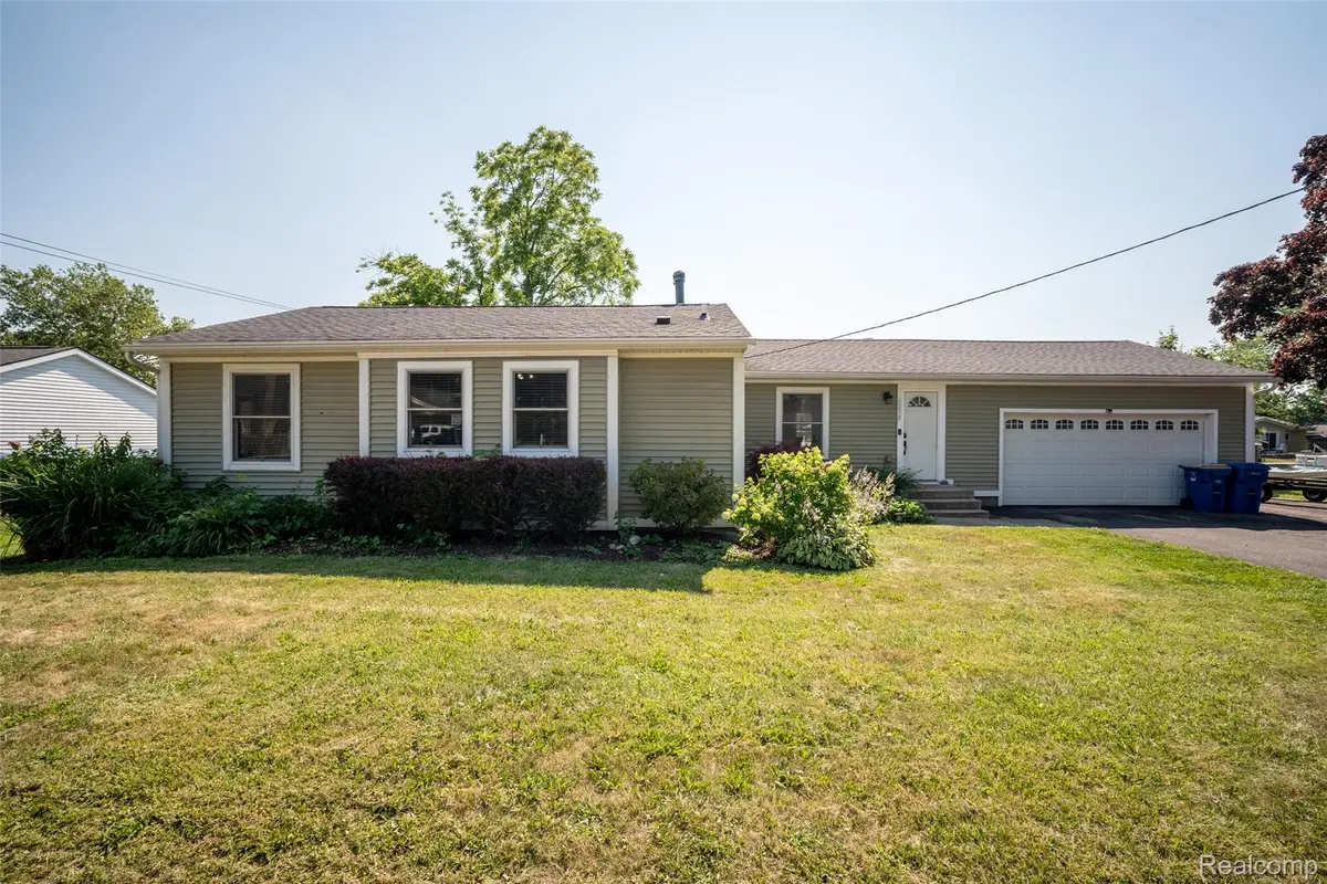 1298 S Cass Lake Road, Waterford, MI 48328 - #1