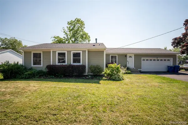 1298 S Cass Lake Road, Waterford, MI 48328