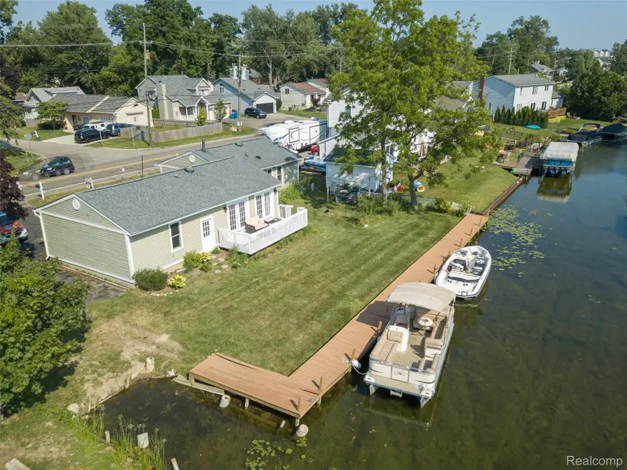 1298 S Cass Lake Road, Waterford, MI 48328 - #2