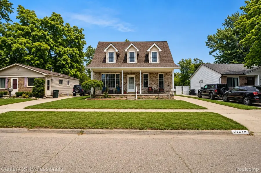 21819 Maple Street, Saint Clair Shores, MI 48081 - #2