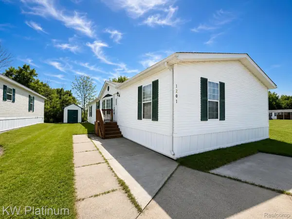 1201 Orchard Lane, Columbus, MI 48063