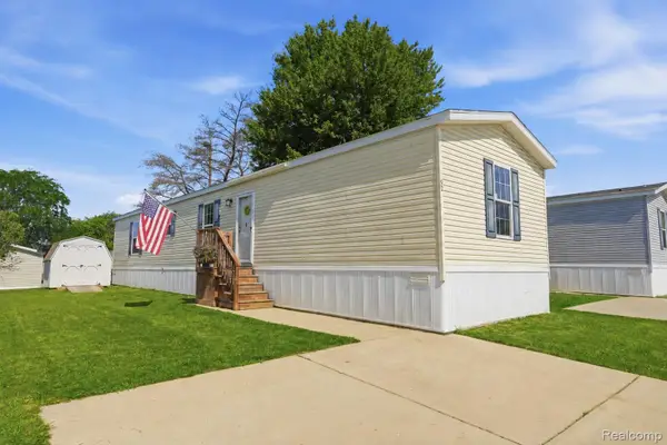 92 Normandy Drive, Howell, MI 48843