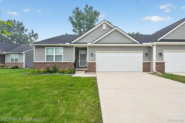10324 Swan Lake Circle, Ypsilanti, MI 48197