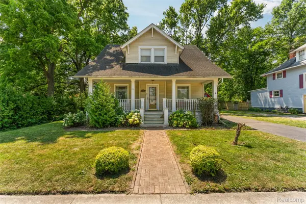 138 E Square Lake Road, Troy, MI 48085