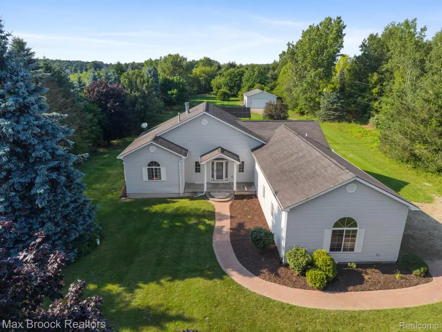 2165 Oakwood Road, Ortonville, MI 48462 - #2