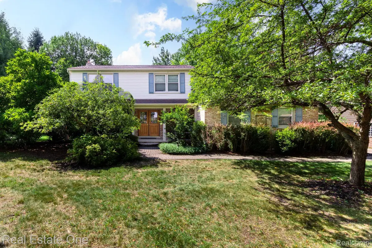 6011 Walker Drive, Troy, MI 48085 - #1