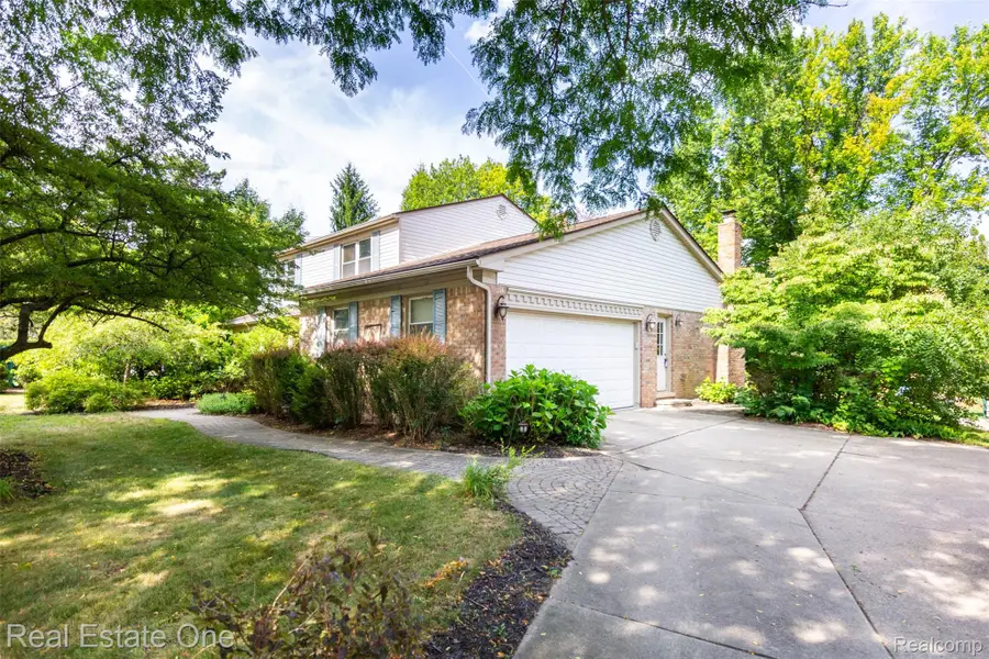6011 Walker Drive, Troy, MI 48085 - #3
