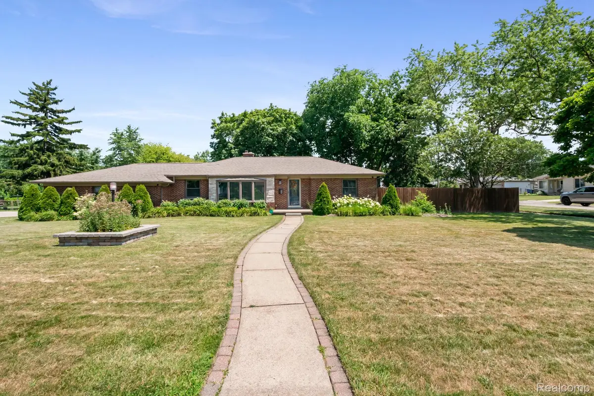 27200 Milton Avenue, Warren, MI 48092 - #1