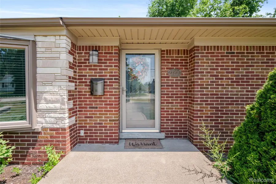 27200 Milton Avenue, Warren, MI 48092 - #2