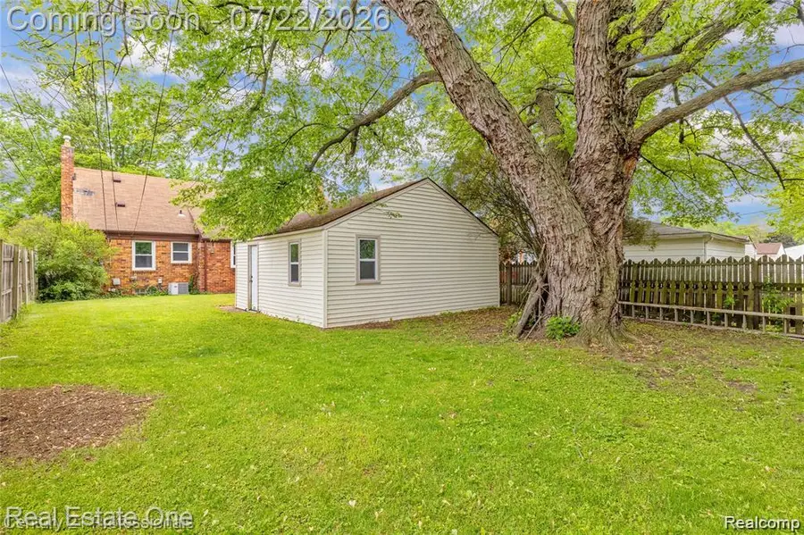 6953 N Vernon Street, Dearborn Heights, MI 48127 - #3