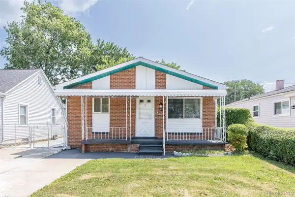 32000 Saint Margaret Street, StClairShores, MI 48082