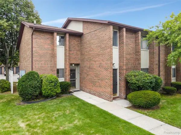33587 Pondview Circle #114, Livonia, MI 48152