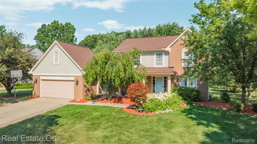 7570 Greenway Lane, West Bloomfield, MI 48324 - #2