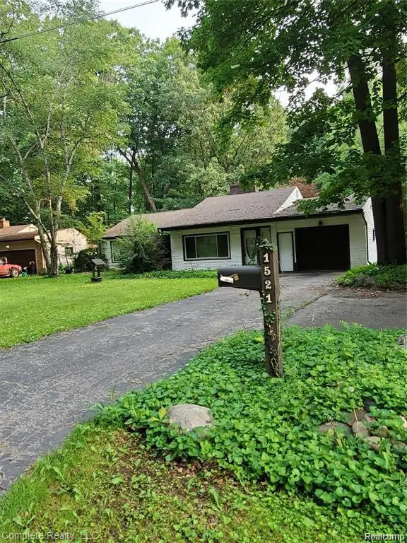 1521 Woodslea Drive, Flint, MI 48507 - #1
