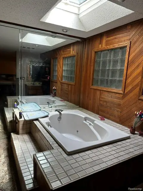 1521 Woodslea Drive, Flint, MI 48507 - #2