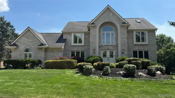 1919 Rolling Woods Drive, Troy, MI 48098