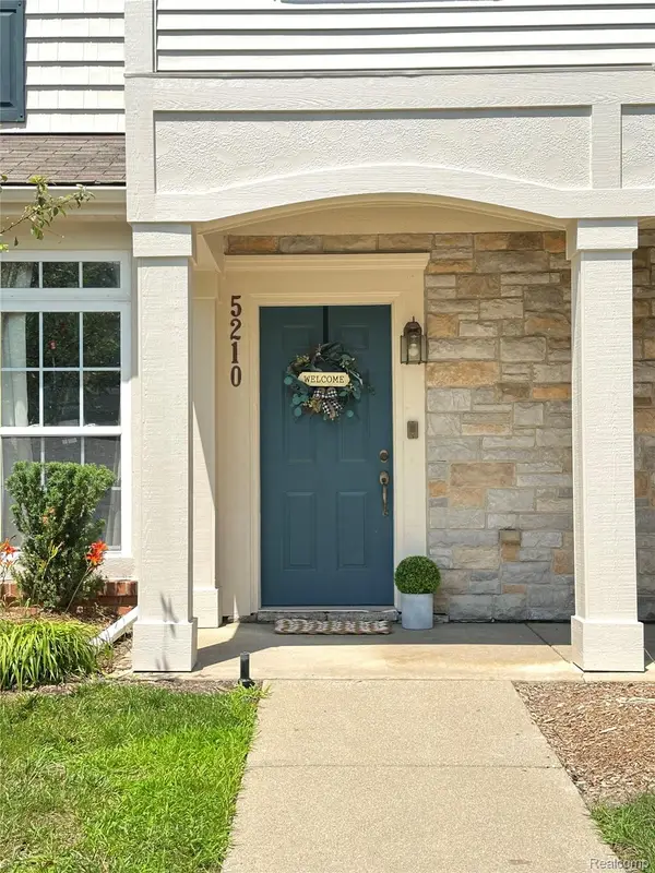 5210 Addington Drive, CommerceTwp, MI 48390