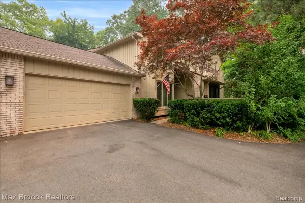 1180 Glenpointe Court, BloomfieldHills, MI 48304