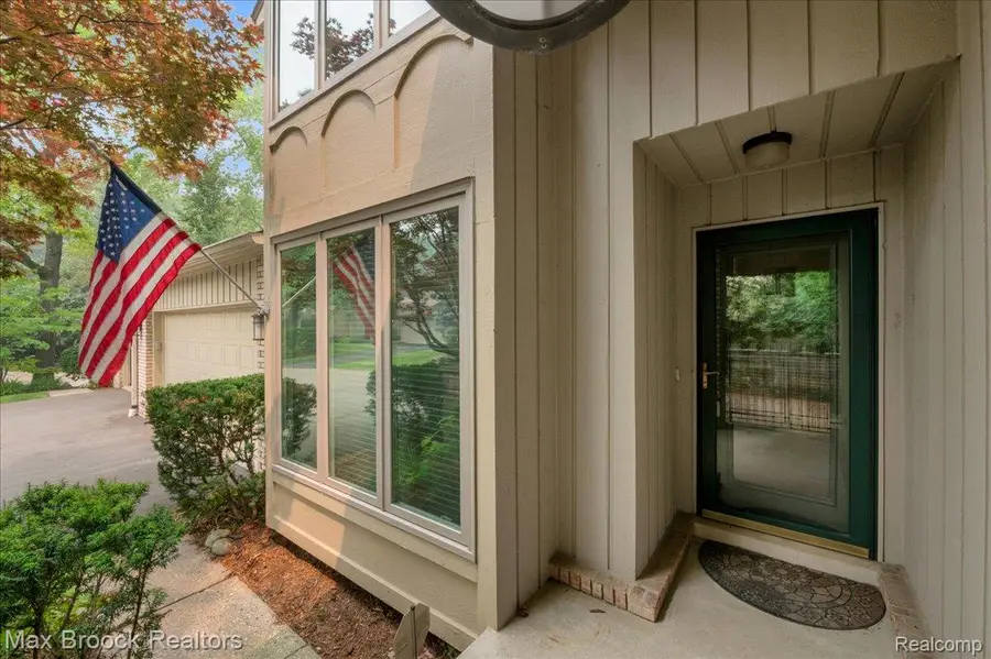 1180 Glenpointe Court, Bloomfield, MI 48304 - #2