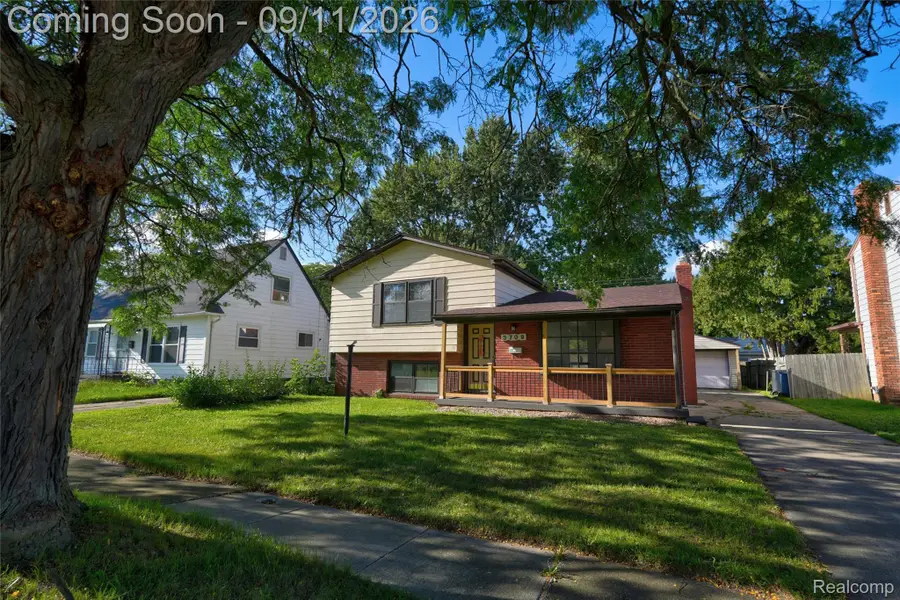 3709 Evergreen Parkway, Flint, MI 48503 - #2