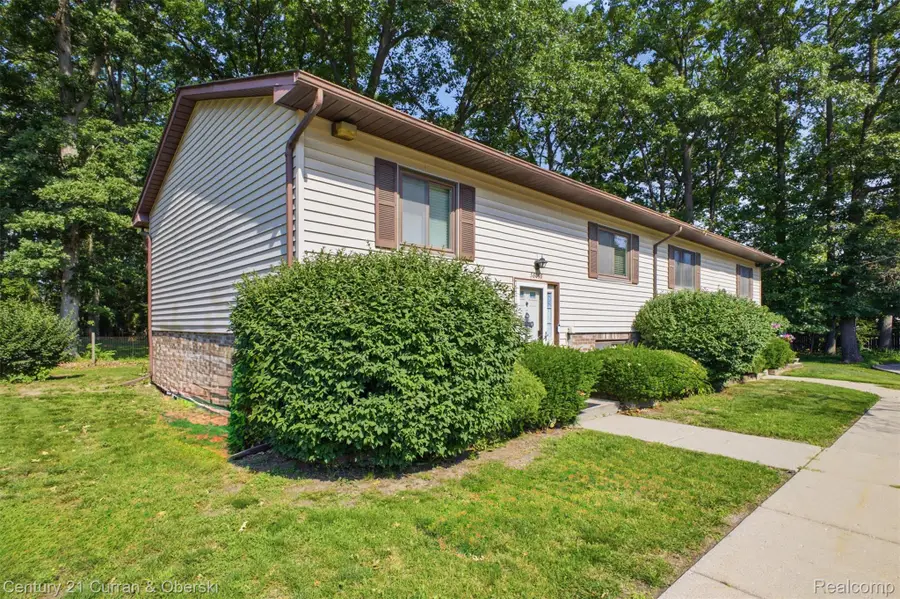 38098 Hixford Place, Westland, MI 48185 - #2