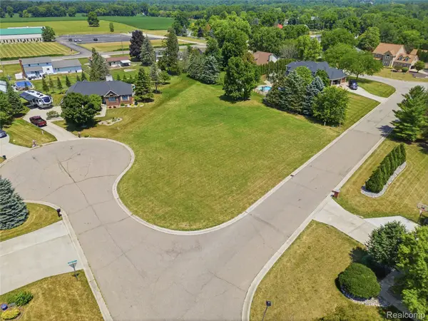3488 Woodridge Drive, Flushing, MI 48433