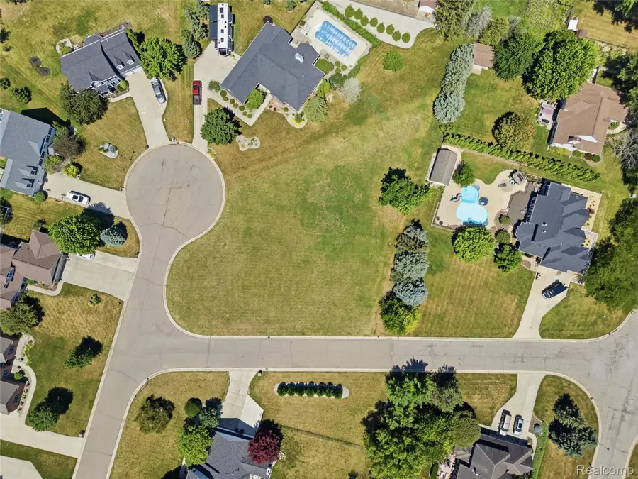 3488 Woodridge Drive, Flushing, MI 48433 - #2