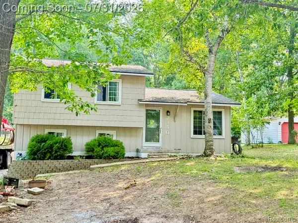 2350 Indian Road, Lapeer, MI 48446