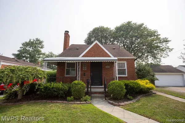 15490 Couzens Avenue, Eastpointe, MI 48021