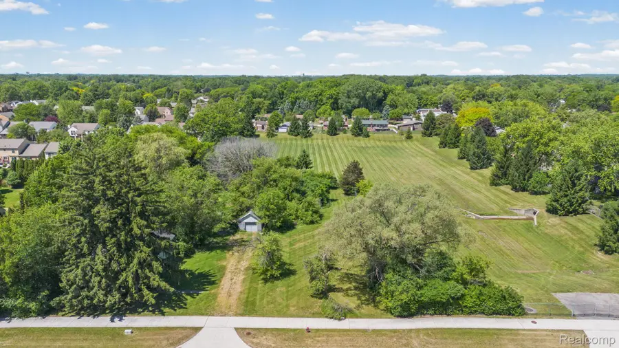 42021 Dequindre Road, Troy, MI 48085 - #3
