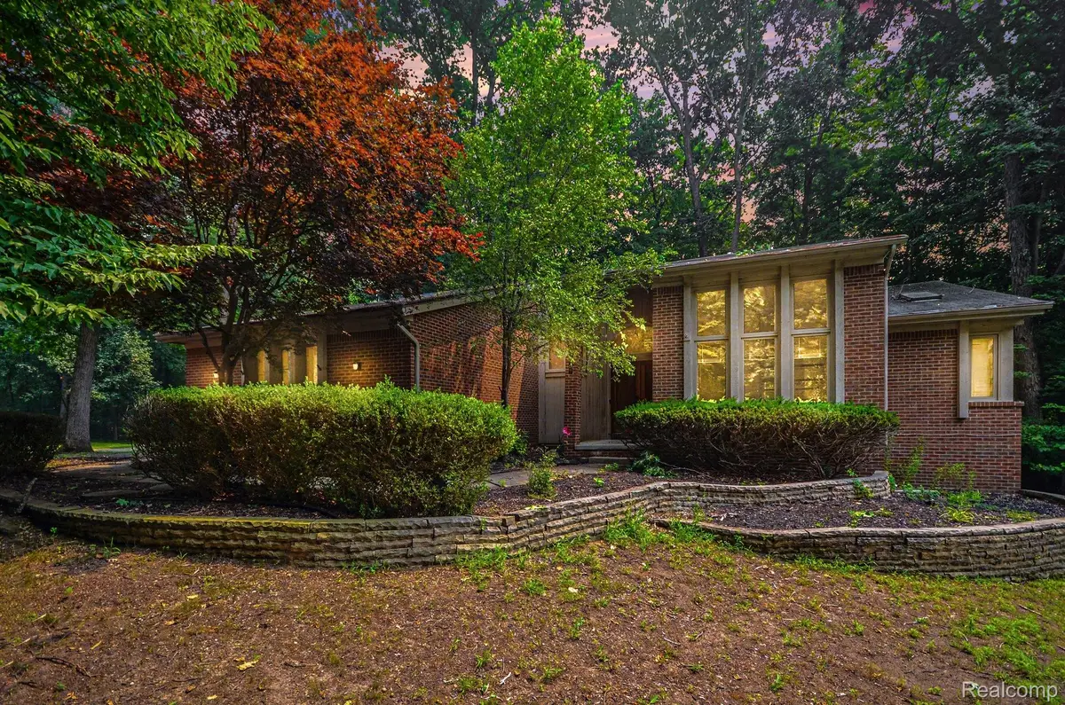 6329 Mission Drive, West Bloomfield, MI 48324 - #1